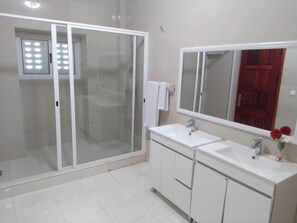 Deluxe Double Room | Bathroom - Residenciais Benguela  (Benguela)
