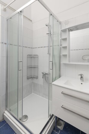 Shower, hair dryer, towels, soap - Cute&Cosy - Superb Location! (Zagreb)