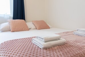 2 室のベッドルーム、アイロン / アイロン台、WiFi、ベッドシーツ