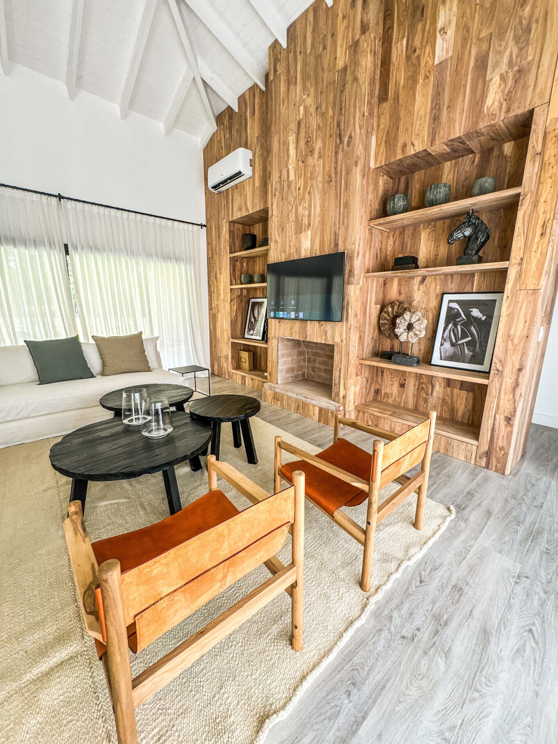 Télévision, cheminée