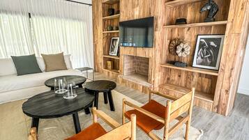 Télévision, cheminée