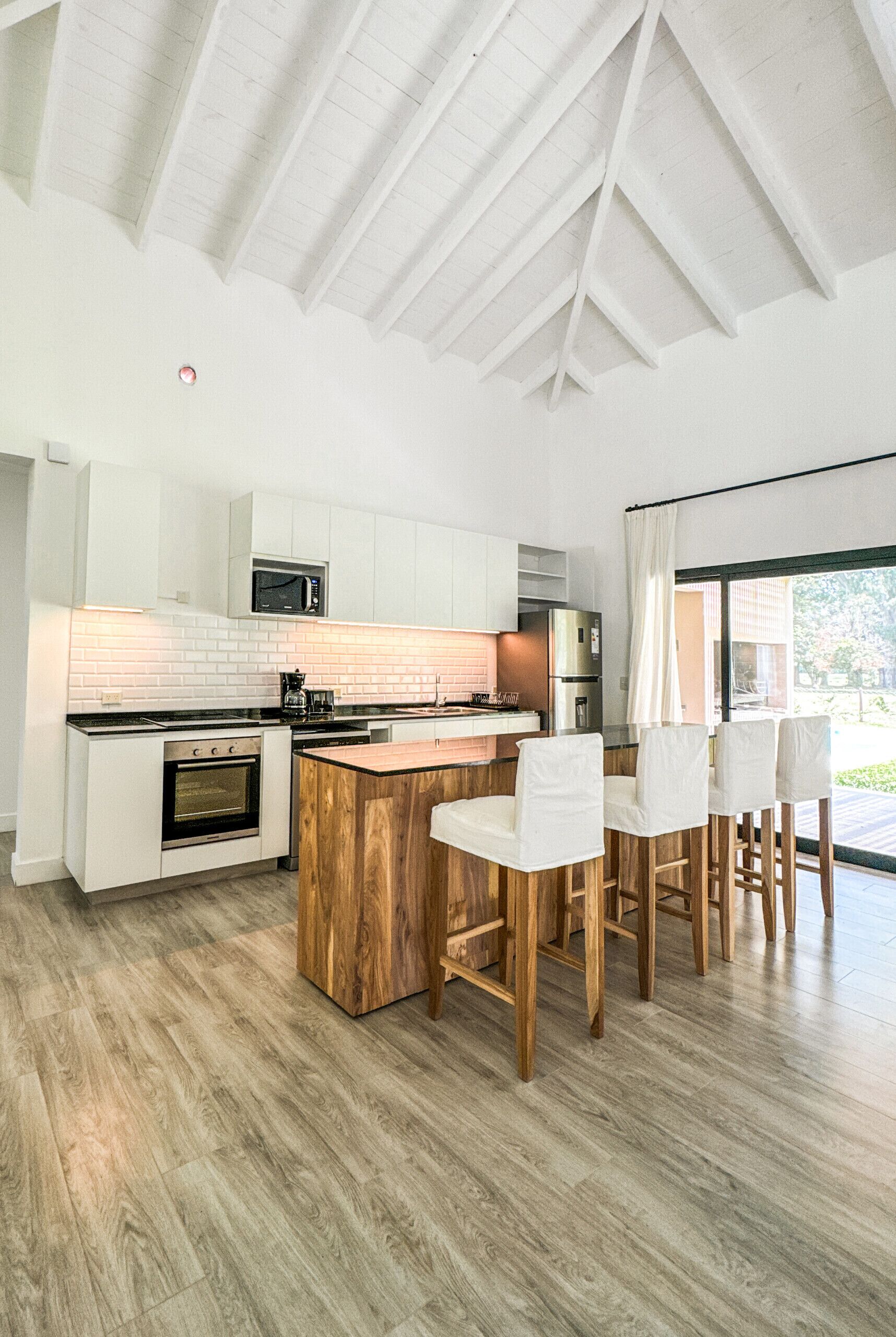 雪櫃、微波爐、焗爐、洗碗機