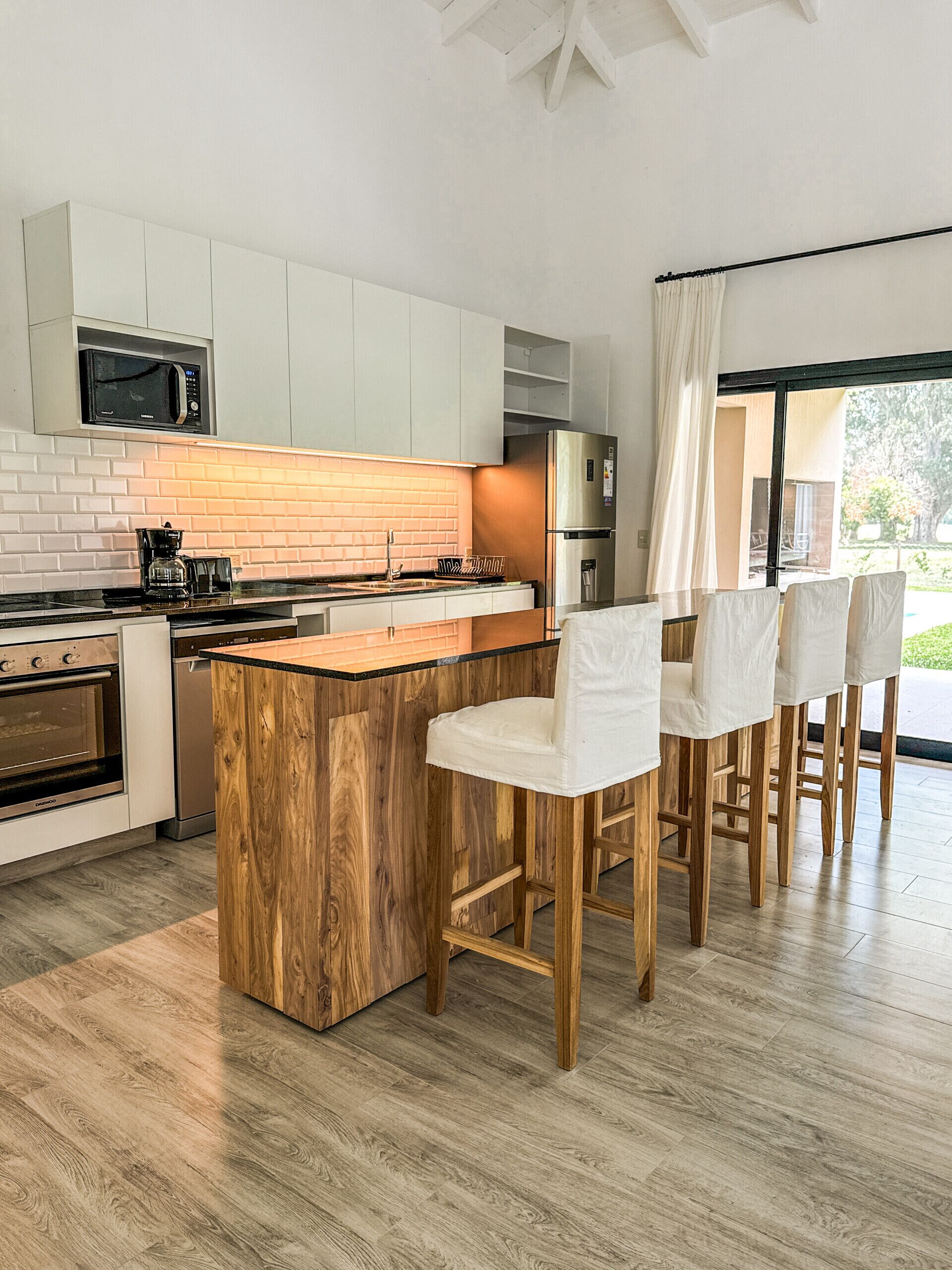 Réfrigérateur, micro-ondes, four, lave-vaisselle