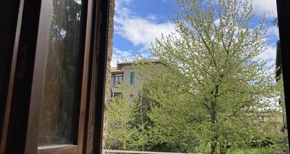 Mary Holiday House. Centrally located, Quiet, Quiet and Comfortable.