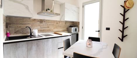 Apartment, 1 Bedroom, Smoking, Patio | Private kitchen