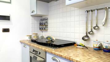 Microonde, forno, piano cottura, lavastoviglie