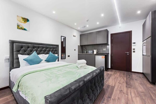 1 chambre, fer et planche à repasser, Wi-Fi, draps fournis