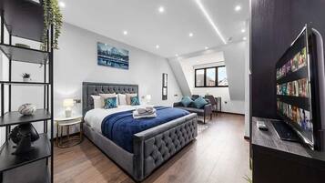 1 bedroom, desk, iron/ironing board, WiFi