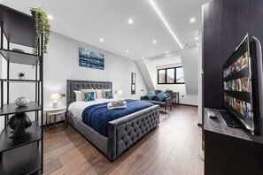 1 bedroom, desk, iron/ironing board, WiFi