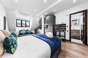 1 bedroom, desk, iron/ironing board, WiFi
