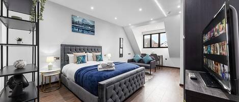 1 bedroom, desk, iron/ironing board, WiFi