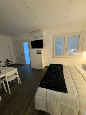 1 habitación, tabla de planchar con plancha, wifi y ropa de cama 