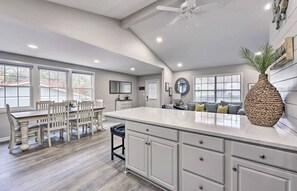 Interior - LAKEHOUSE II (Hot Springs)