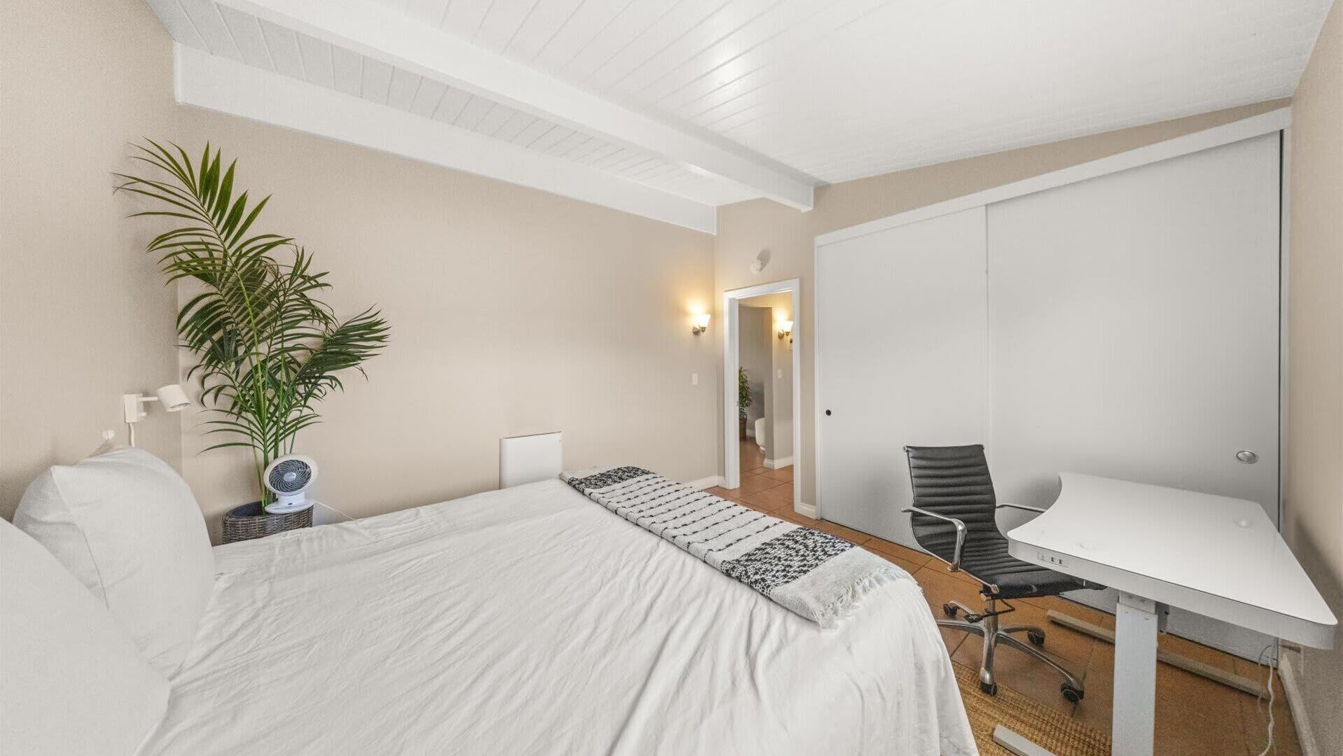 1 bedroom, desk, iron/ironing board, WiFi