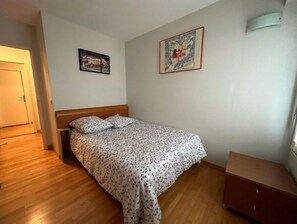 3 habitaciones, tabla de planchar con plancha y wifi gratis