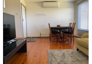Smart TV - Beach and Bush - La Cabaña by the Sea Kilcunda (Kilcunda)