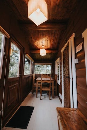 Comfort Cabin | 2 bedrooms, free WiFi - Cozy Hideway in Rural Mid Wales (Blaenau Ffestiniog)