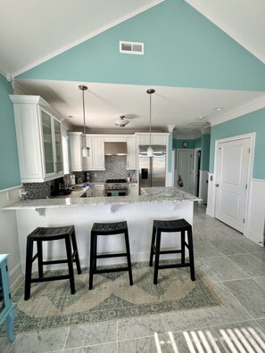 Private kitchen - Wrightsville Beach beauty with oceanview (Wrightsville Beach)