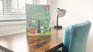 A wooden table with a book titled 'General Knowledge' and a teal chair. - Perfect 2 bed Apartment 4 Contractors Sleep Upto 5 (London)