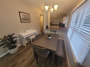 Dining - Quiet & Cozy Room with Private Bath (Savannah)