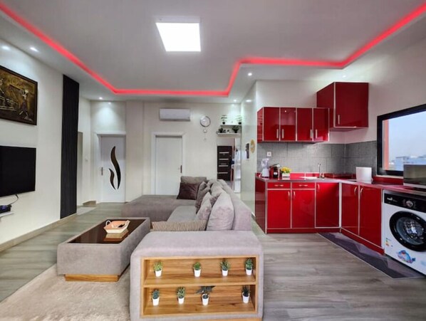 Een smart-tv en een stereo