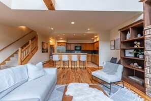 TV, fireplace, offices - Stunning Treasury Point condo, 3BD/3BA+Hot Tub! (Mt. Crested Butte)