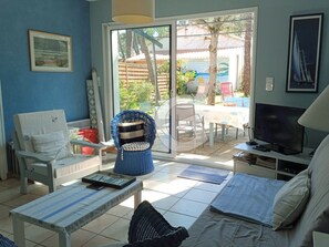 TV - Holiday Home for 6 in La Tranche sur Mer (La Tranche-sur-Mer)