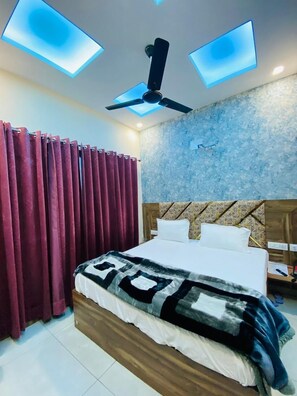Desk - Hotel Azaara (Patiala)