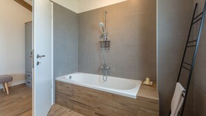 Shower, hair dryer, towels - Villa Skarline by Villas Guide (Baredine)