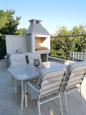 Outdoor dining - Villa Skarline by Villas Guide (Baredine)