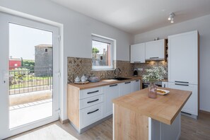 Fridge, oven, dishwasher, coffee/tea maker - Villa Skarline by Villas Guide (Baredine)