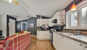Fridge, stovetop, toaster