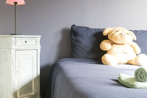 4 bedrooms, iron/ironing board, free WiFi, bed sheets