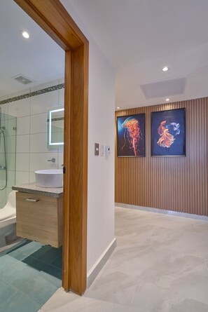Bathroom - Exquisite Apartment in Marbella (Guayacanes)