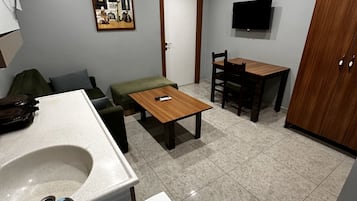 Standard Apartment | Private kitchen | Fridge, microwave, stovetop, electric kettle