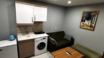 Refrigerador, microondas, placa de cocina, tetera/pava eléctrica