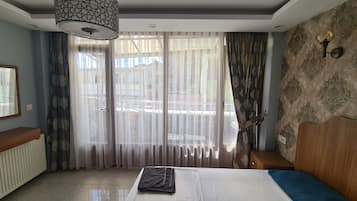 1 habitación, escritorio y sistema de insonorización