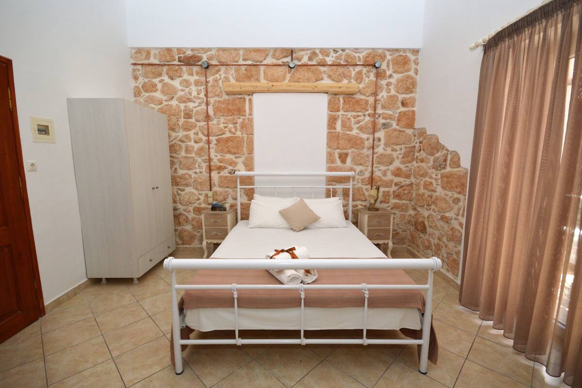 Basic Double Room, Courtyard View | 2 bedrooms, in-room safe, free WiFi