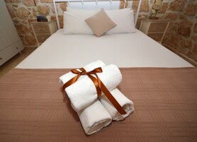 Basic Double Room, Courtyard View | In-room safe, free WiFi