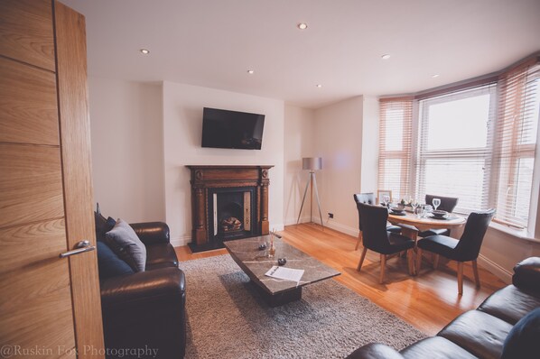 Apartment | Living area | Flat-screen TV