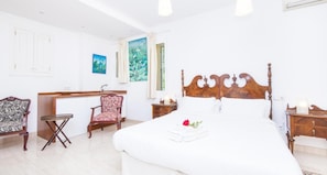 7 bedrooms, in-room safe, iron/ironing board, free WiFi
