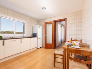 Fridge, microwave, oven, coffee/tea maker