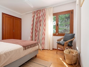 3 bedrooms, WiFi, bed sheets