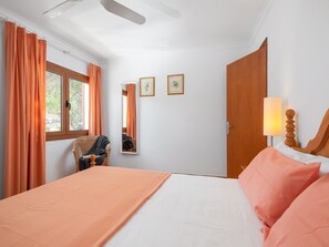 3 bedrooms, WiFi, bed sheets