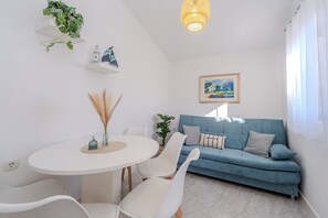 Basic Apartment | In-room dining - Apartments Plantosar (Vir)
