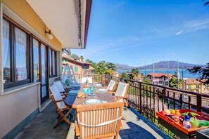 Vil·la familiar, diversos dormitoris, 2 banys (Blooming Villa Cos Lake View) | Servei de restauració a l'aire lliure
