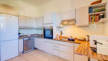Family Villa, Multiple Bedrooms, 2 Bathrooms, Mountainside (Blooming Villa Cos Lake View) | Private kitchen | Fridge, microwave, oven, stovetop