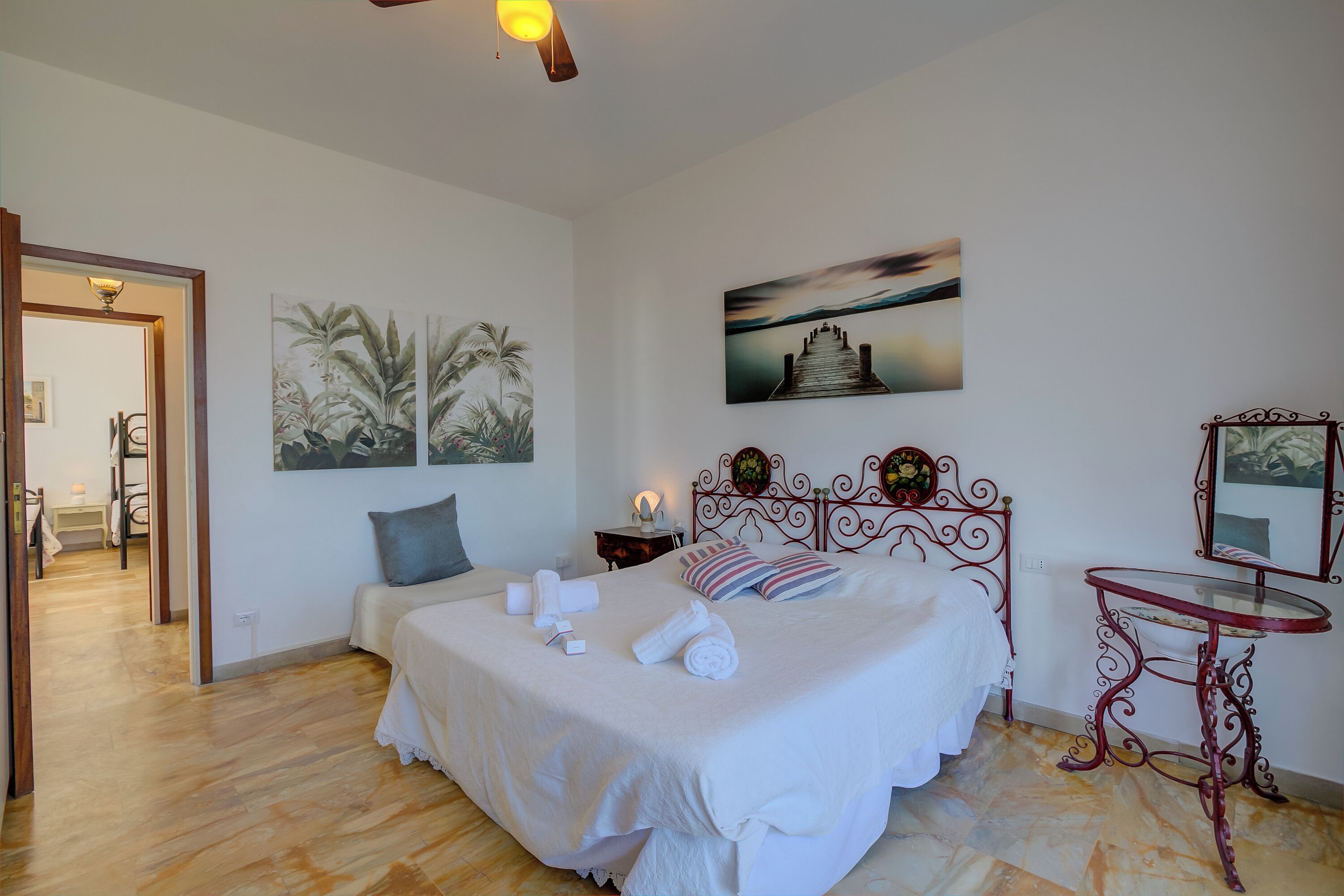 4 bedrooms, laptop workspace, free WiFi, bed sheets