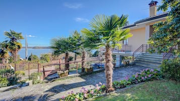 Villa familiar, 4 habitaciones, 2 baños, junto a la montaña (Blooming Villa Cos Lake View) | Jardín