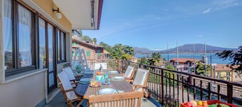 Blooming Villa Cos Lake View